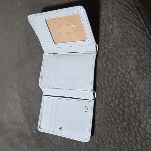 Compact Wallet - Picture 2 of 9